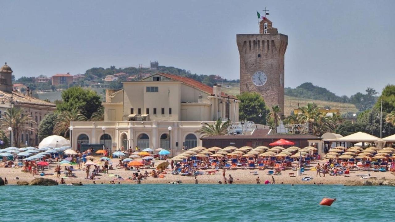 Nel Blu Dipinto Di Blu Lägenhet Porto Recanati Exteriör bild